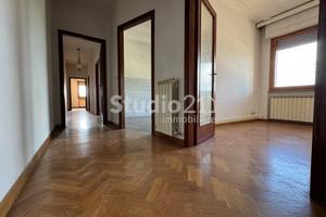 Appartamento di 118 m² con 4 locali e box auto a S
