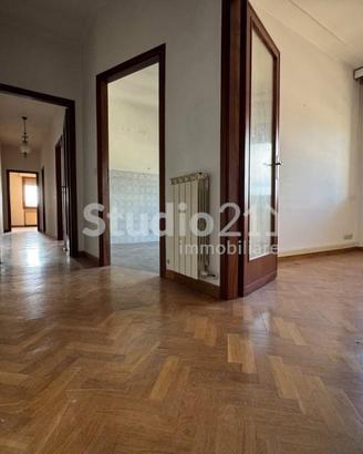 Appartamento di 118 m² con 4 locali e box auto a S
