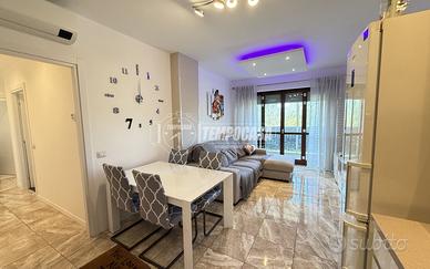 TRILOCALE RISTRUTTURATO CON AMPIO TERRAZZO E BOX!!
