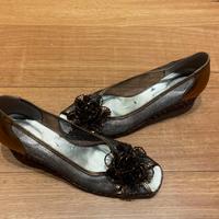 Scarpa open toe vintage con dettaglio floreale