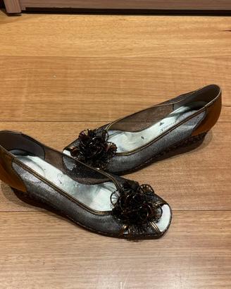 Scarpa open toe vintage con dettaglio floreale