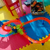 pista Hotweels con giro della morte