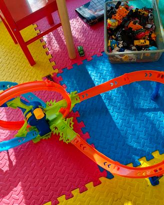 pista Hotweels con giro della morte