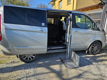 FORD TOURNEO ADATTATO PER GUIDA DISABILI e PEDANA