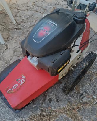 Decespugliatore professionale a trazione Honda