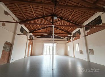 Ex Teatro di 740mq: Design Unico e Ristrutturato