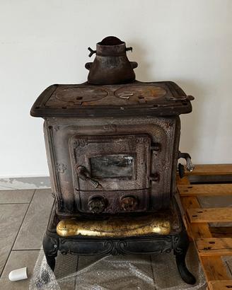 Stufa a legna in ghisa