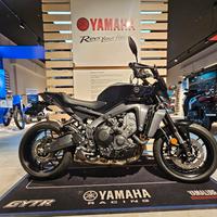 Yamaha MT-09 CAMBIO Y-AMT KM 0 TUA DA € 122 al mes