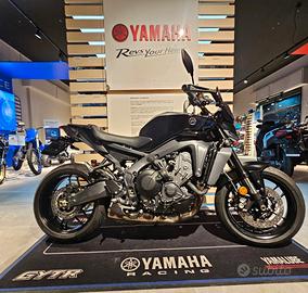 Yamaha MT-09 CAMBIO Y-AMT KM 0 TUA DA € 122 al mes