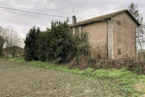 Immobile in asta di 595 m² con più di 5 locali a J