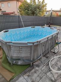 Piscina  con pompa lavaggio