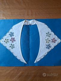 Collo ricamato a mano su lino  🌷