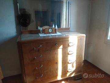 Comò e specchiera