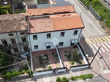 PORZIONE DI BIFAMILIARE A CALDIERO
