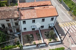 PORZIONE DI BIFAMILIARE A CALDIERO