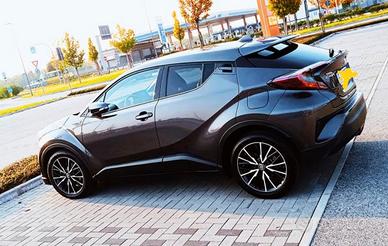 TOYOTA C-HR 1.8 Hybrid E-CVT Lounge