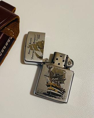 ZIPPO Amerigo Vespucci con custodia in pelle