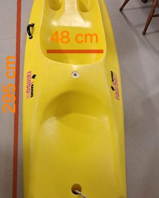 Canoa monoposto con pagaia