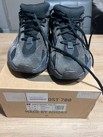 YEEZY BOOST 700 VANTA