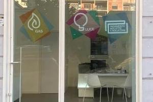 Negozio con vetrina fronte strada