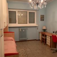 2 letti singoli completi (reti + materassi)