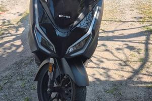 Honda Forza 350 del 2023