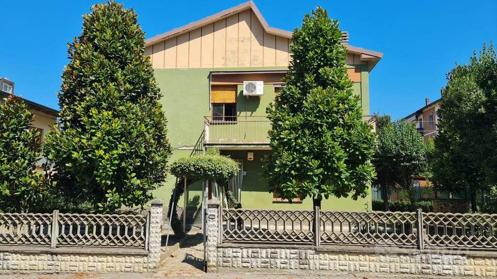 Villa di 220 m² con più di 5 locali e box auto dop