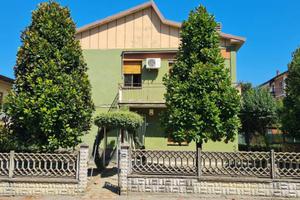 Villa di 220 m² con più di 5 locali e box auto dop