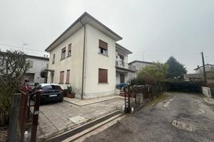 Treviso, S.M.R. Porzione di abbinata in orizzontal