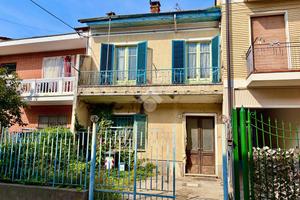 CASA SEMINDIPENDENTE A SANTENA