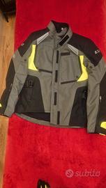 Giacca(48/50), pantaloni(42/52), guanti moto (M/L)