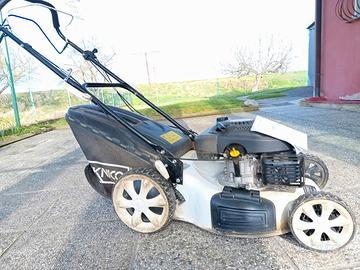 Tagliaerba con motore a scoppio