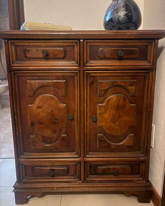 Armadietto in legno