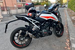KTM DUKE 390 ABS 2022 - SOLO 1.800 km - PERFETTA