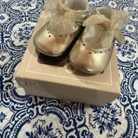 Scarpe neonata