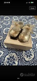 Scarpe neonata