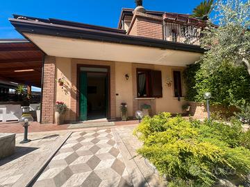 Villa a schiera con spazio esterno
