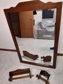 Specchio bagno con accessori