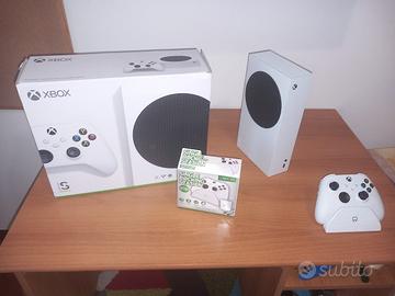 xbox serie S + caricatore per controller