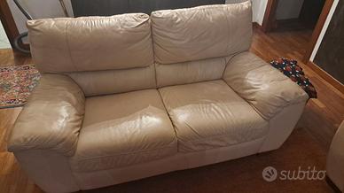 Divano 2 posti in pelle, usato, marca Natuzzi.