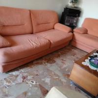 Divano letto matrimoniale e poltrona 