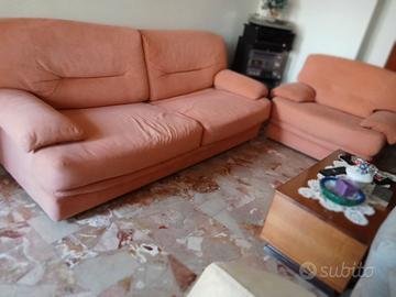 Divano letto matrimoniale e poltrona 