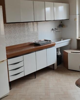 cucina Salvarani anni'60 con tavolo e sedie