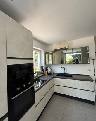 CUCINA ANGOLARE NUOVA CON ELETTRODOMESTICI
