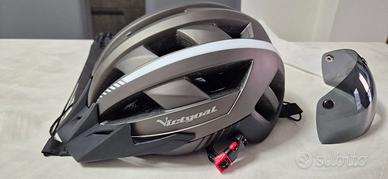 Casco bici con visiera e luci nuovo VICTGOAL