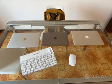 3 Macbook e accessori Apple
