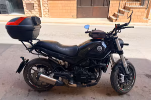 Moto benelli Leoncino 500