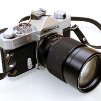 Konica Autoreflex T + raro Hexanon 135 mm F 2,5