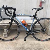 Bicicletta da corsa in carbonio