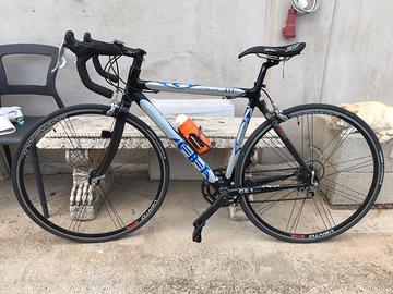 Bicicletta da corsa in carbonio